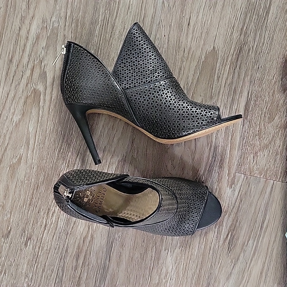 NEW Vince Camuto Vatena Black Leather Stiletto Heel Ankle Perforated Booties